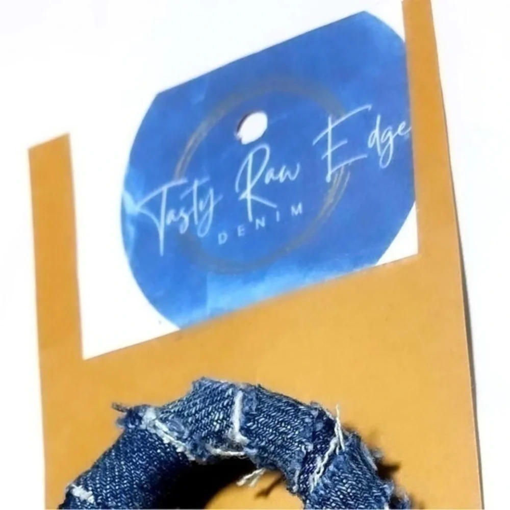 Tasty Raw Edge Denim Wreath-N-Reindeer Pin